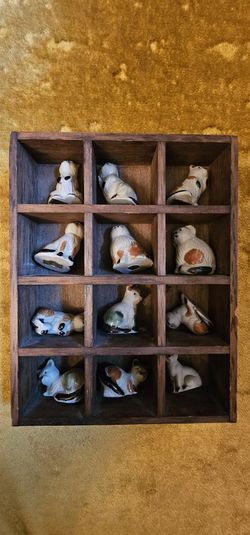 Set Of 12 Vintage Emson Pottery Cat Mini Figurines In a Wodden Display Shadow...
