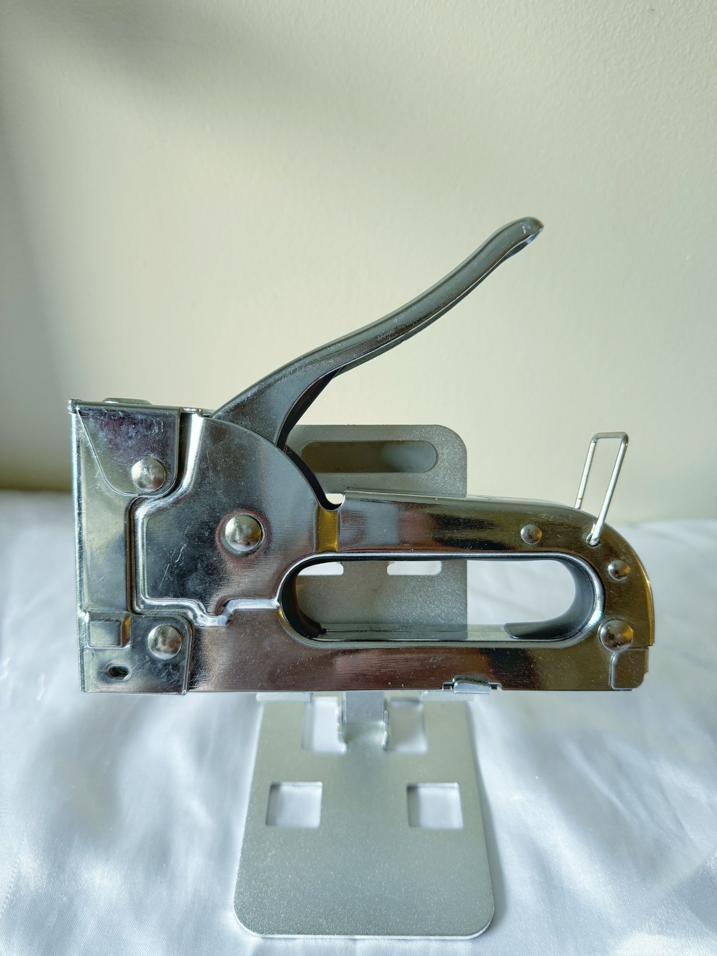 New ARROW® brand staple holder