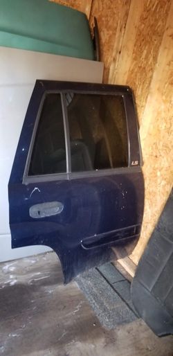 2002 to 2009 Chevy Trailblazer right rear door 