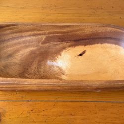 Hand-Carved Wooden Bowl / Tazón de Madera Tallado a Mano