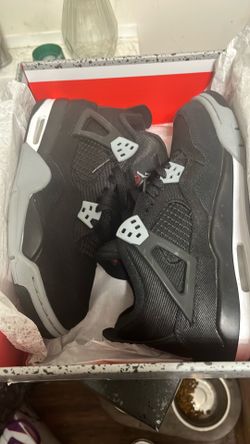 Air Jordan 4 retro se (gs) size 7y
