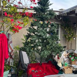 Árbol De Navidad De 7 Pies Con Luses In Te gradas $40 