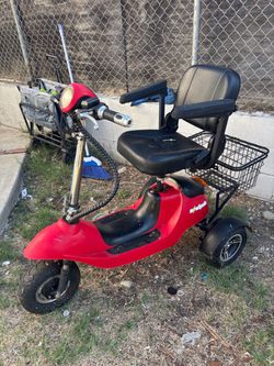 Electric mobility scooter