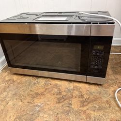 AMANA 30 Inch Over the Range Microwave 1.6 cu. ft. Capacity - AMV2307PFS