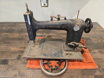 Vintage Union MFG CO Sewing Machine (Broken)