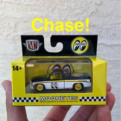 M2 Machines 1990 Chevrolet C1500 Silverado Chase! Mooneyes 