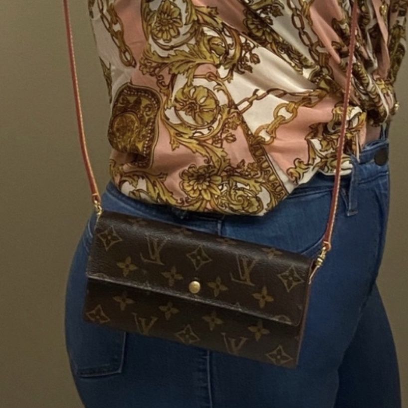 Louis Vuitton - Monogram Canvas Pochette Fèlicie Wallet on Chain Bag  Crossbody bag in Italy