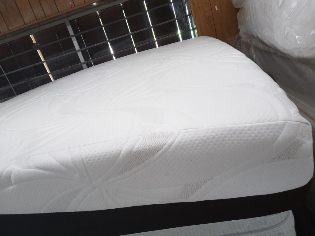 Colchón King size memory foam en excelente condiciones