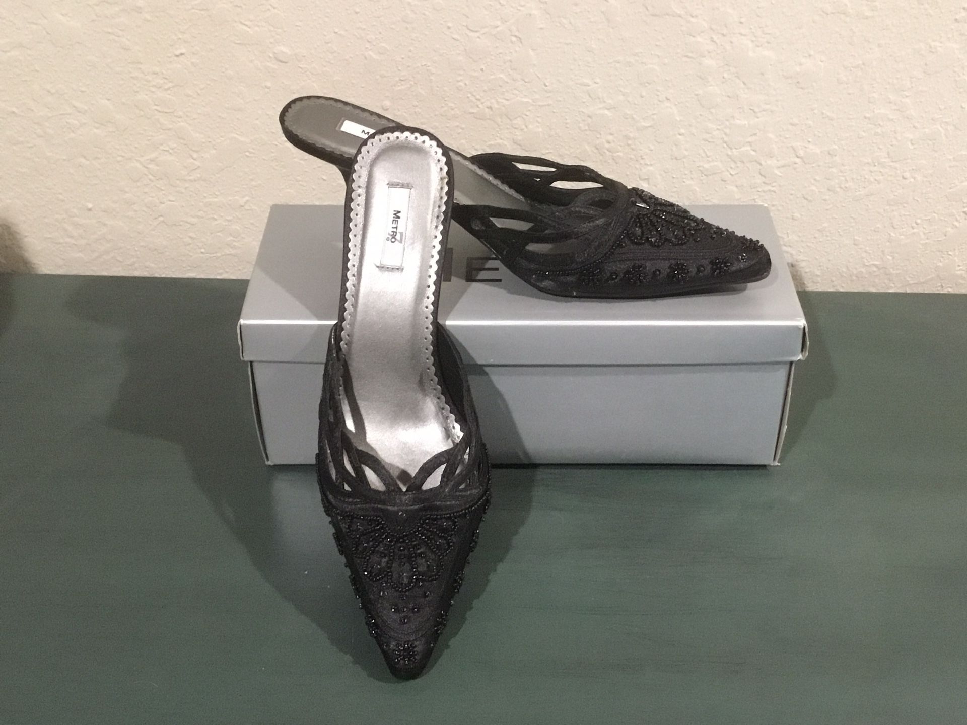 Women’s Size 8 Elegant Beaded Slide Shoe