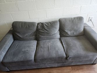 Gray sleeper  couch 🛋