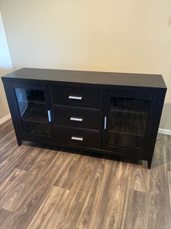 Cabinet / Amazing Condition $120 OBO