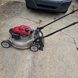The lawnmower doesn't come with a bag, so please don't ask about it. The machine starts on the first pull and is clean. Good machine, ready to use. 