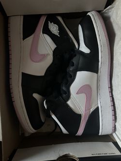 7Y Or 8.5 Women’s Nikes