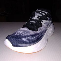 (Size 7.5 / 8) Like New, Men's, Salomon Modern AERO Glide Black/Alloy/Coral Gold
Lightly used, they're a size 7.5, but I'm a size 8 and they fit me ex