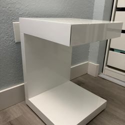 2 White Modern Night Tables