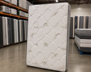 Twin regular mattress and box spring new