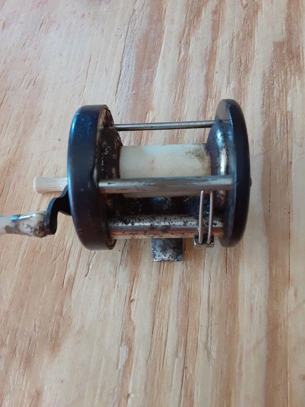 Vintage Fishing Reel Working Great Condition USA Made