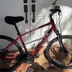 Giant Cypress Bicycle Hybrid, like new disc brakes bike large cruiser