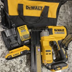 Atomic 20v MAX DeWalt 23 Gauge Pin Nailer Kit