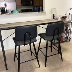 Breakfast Bar With 2 Stools with backrest and 3 Backless Stools