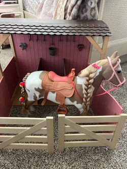 OG/American Girl sized horse stable with horse