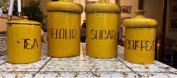 Selling 1970s mid-century kitchen canister set. Used in great condition