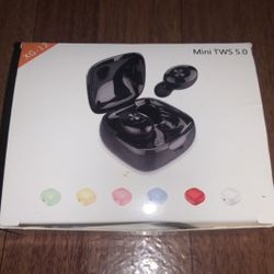Bluetooth earbuds Apple/Android BRAND NEW- $50