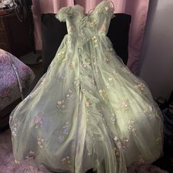 Beautiful Light Green Prom Dress Tried On, But Never Worn