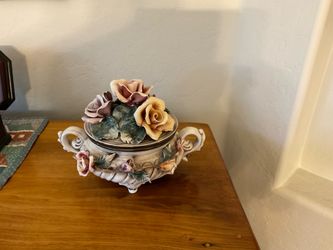 Vintage Capodimonte Italian Porcelain Bowl With Lid
