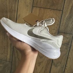 Nike Revolution 7 Running Shoes White / Neutral Olive Women’s Size 6 NEW