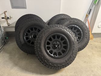 Jeep Wrangler Method Wheels and Tires