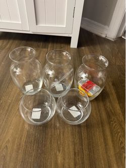 9 vases
