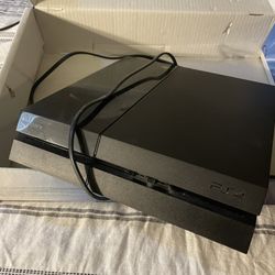 PS4 Bundle - 500GB Console, 2 wireless controllers, 3 games, Gaming Headphones.