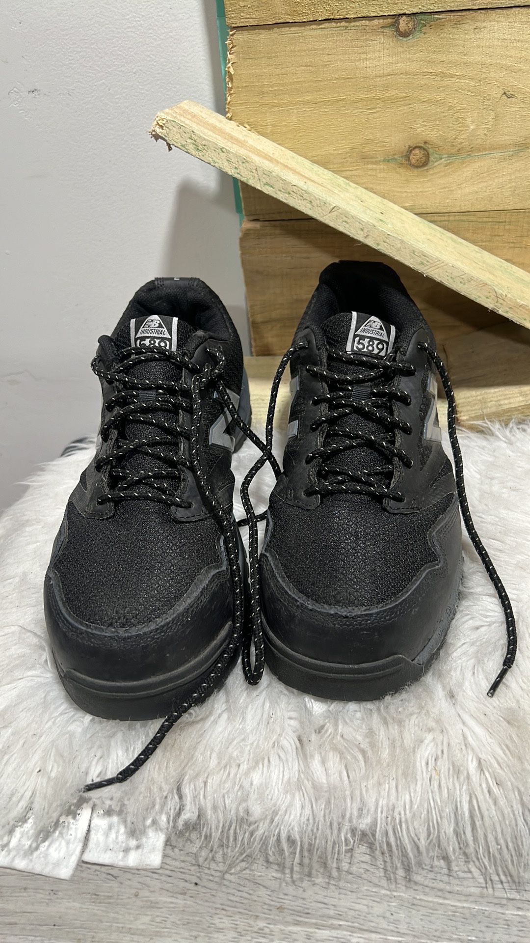 Men’s New Balance Black Industrial Composite Toe 589 Shoes, size 11 2 E 