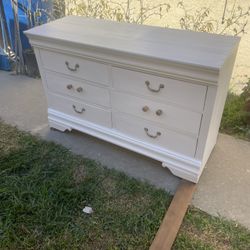 White 6 Drawer Wooden Dresser!