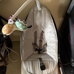 Mamaroo 4 Moms Swing 