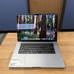 16" MacBook Pro M1 Pro 10 Core*32GB RAM*500GB SSD