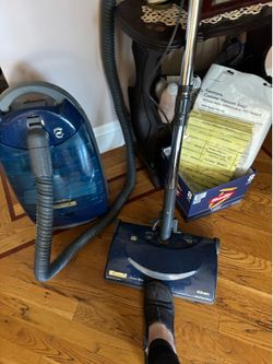 Kenmore progressive 360 canister vacuum w/ bags acce