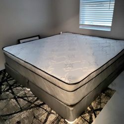 NEW KING-SIZE PILLOW TOP MATTRESS AND BOX SPRING 💤