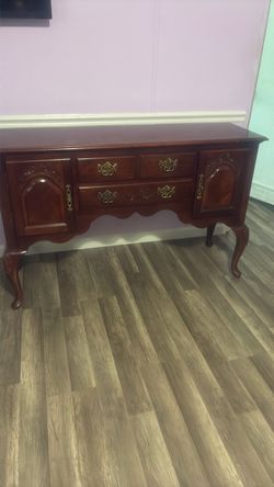 Cherry Wood Queen Anne Buffet Sideboard