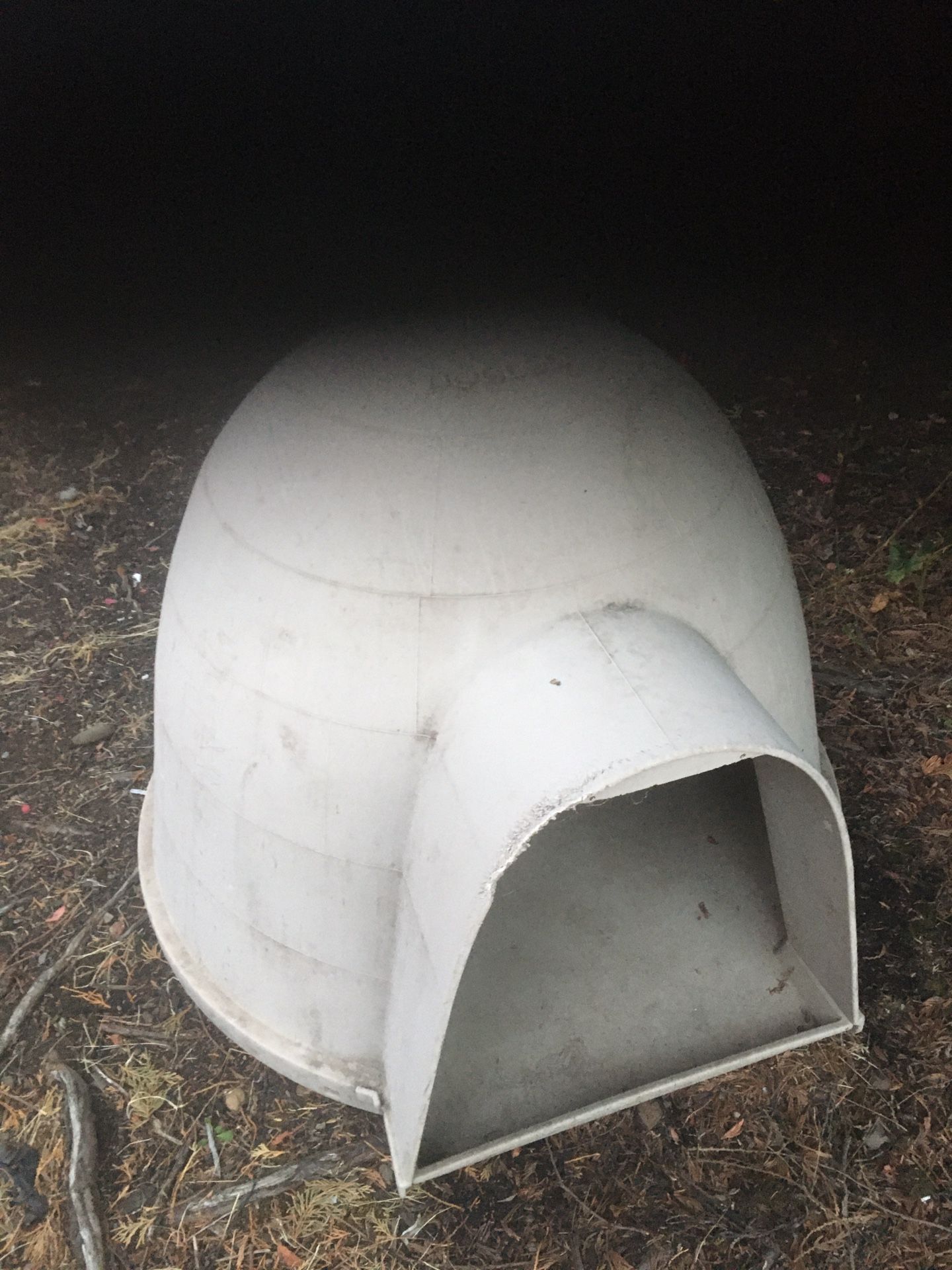 Igloo large dog House