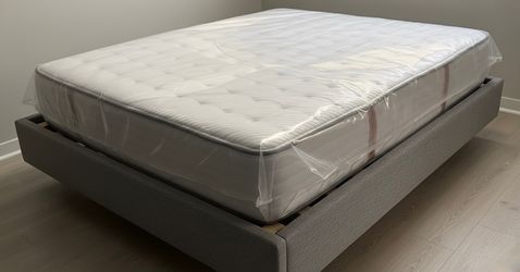 Sealy Posturepedic Queen size firm mattress 
