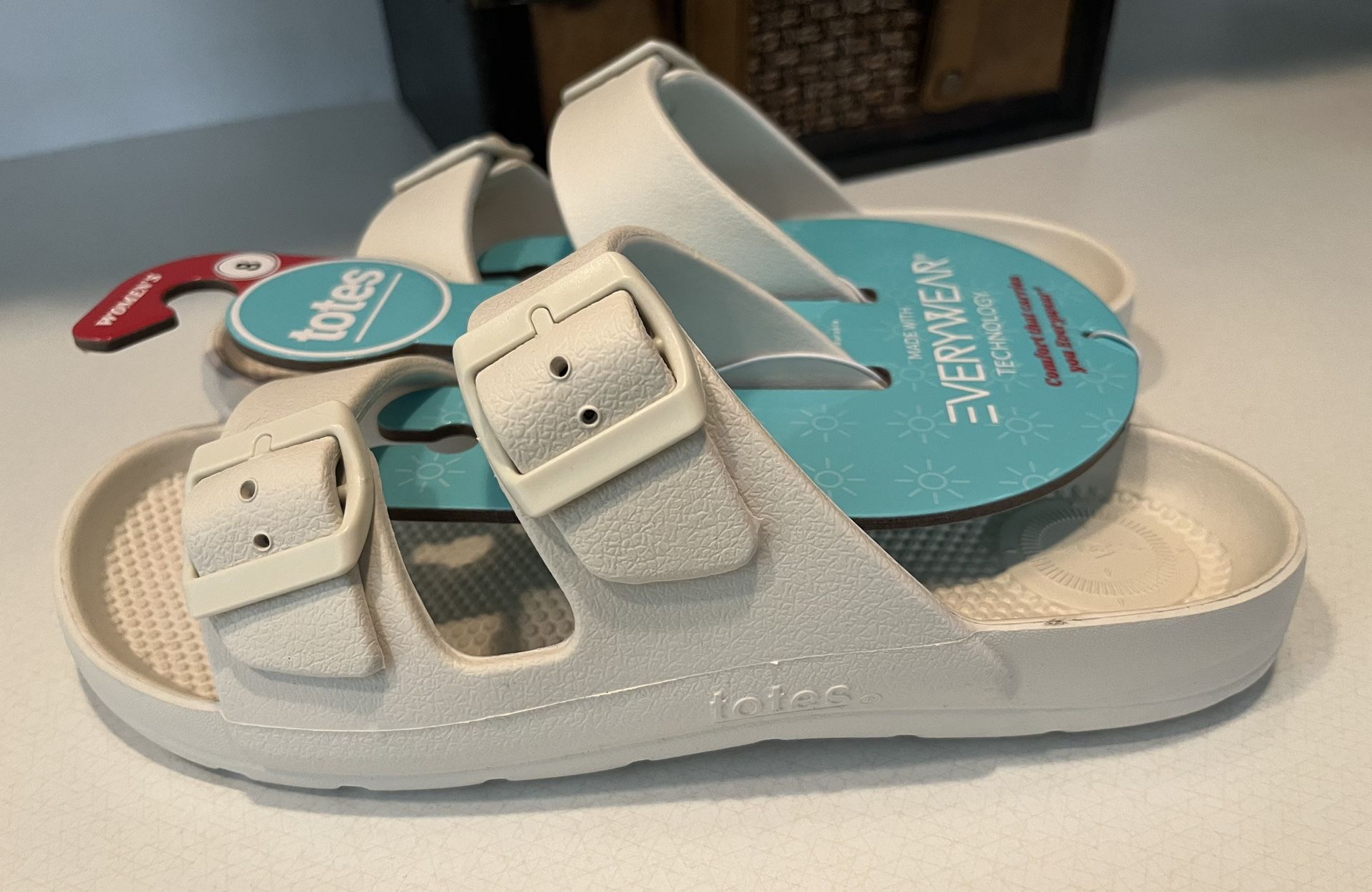 “Totes” Sandals Sz 8 NWT