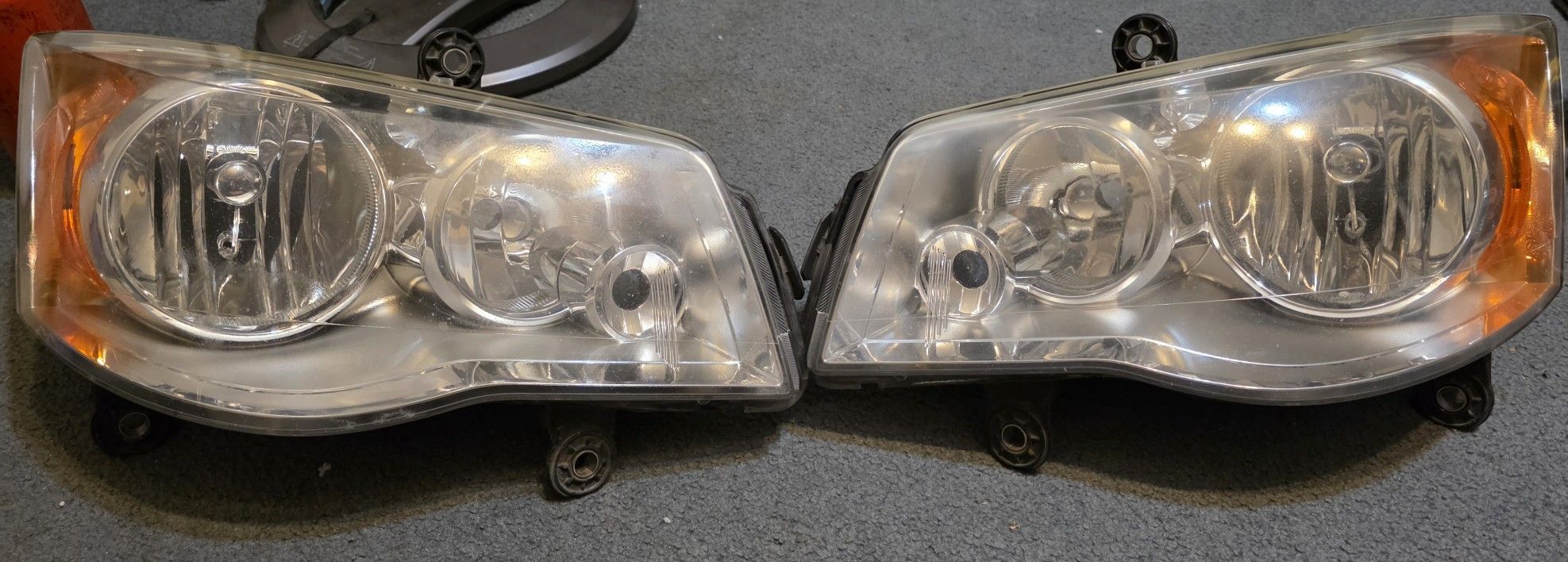 Dodge/Chrysler Caravan Headlights Assembly