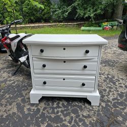 Queen Size Bed Headboard, Footboard, Metal Frame And a Bedside Table