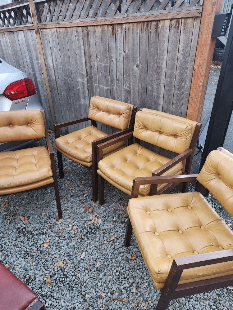 Set of 4 Vintage mid century modern MCM Murphy Miller occasional captains dining office chairs 
Good condition '60s '70s vintage MCM chairs in a tan