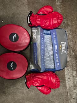 Everlast Boxing Training Set – Gloves + 2 Punch Mitts