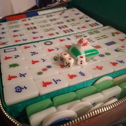 Mahjong set