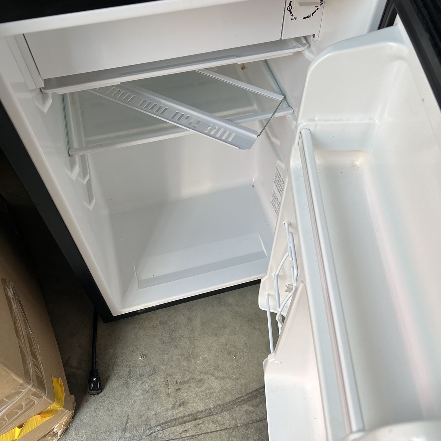 College Dorm Refrigerator 