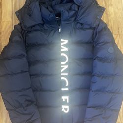 Moncler Jacket (L,XL)